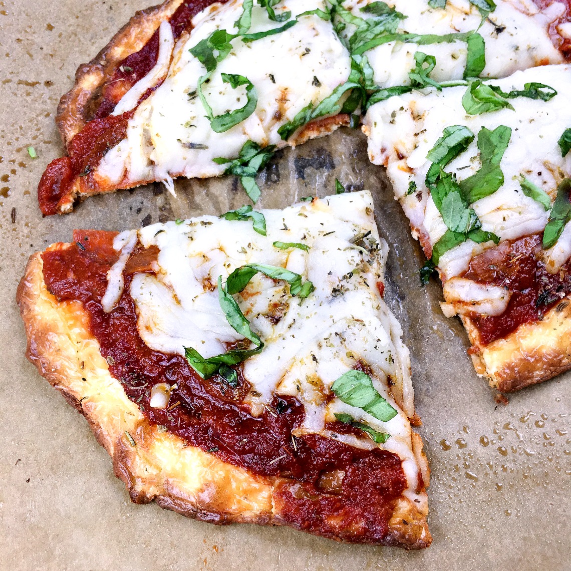 Are you looking for a low carb pizza recipes you can enjoy on the ketogenic diet? Our easy weeknight keto pepperoni pizza is delicious to bake.