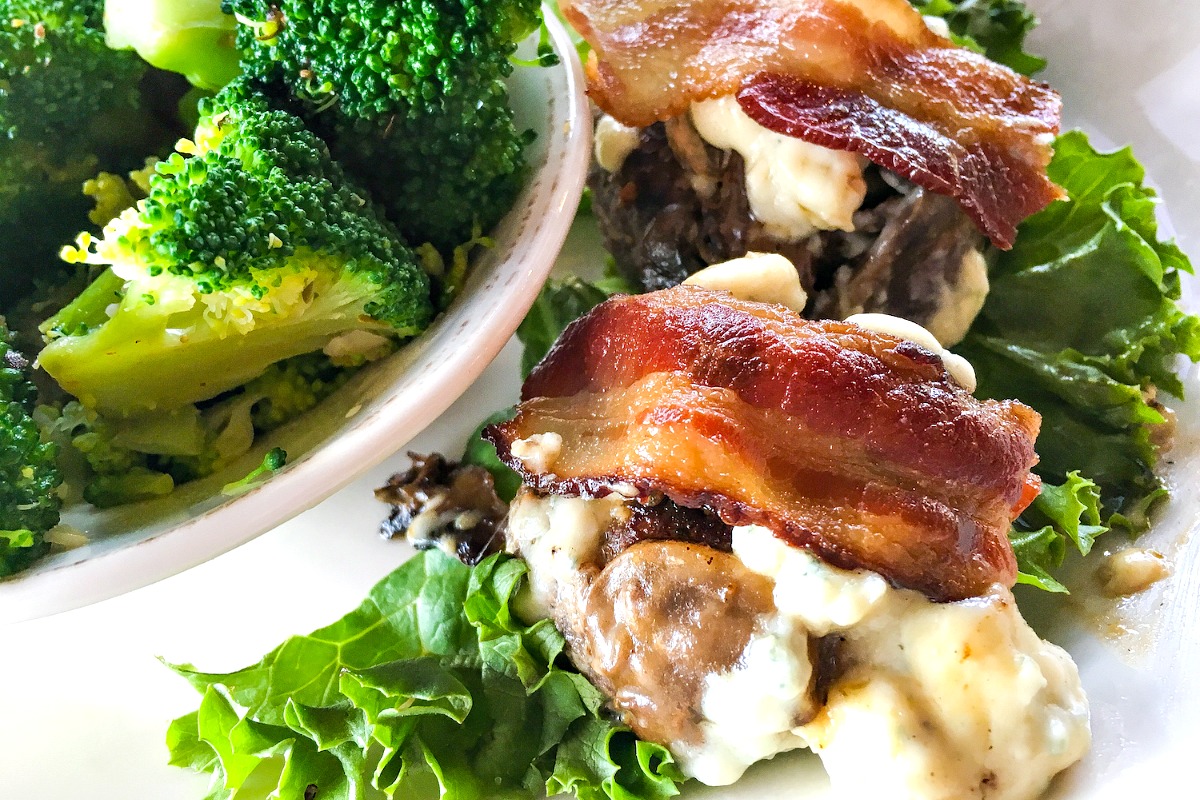 Keto sliders are an easy low carb meal that can be put together quickly. This gluten free keto slider recipe features grassfed beef, uncured back, blue cheese and mushrooms!